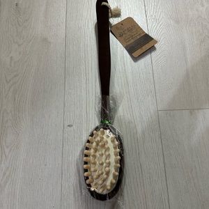 New natural elemente massage brush